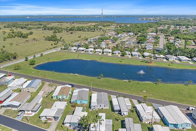 137 LAKEVIEW DRIVE 137, Palmetto, FL 34221