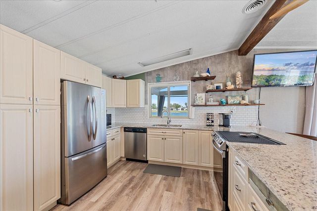 137 LAKEVIEW DRIVE 137, Palmetto, FL 34221