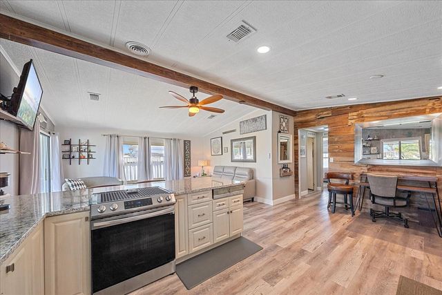 137 LAKEVIEW DRIVE 137, Palmetto, FL 34221