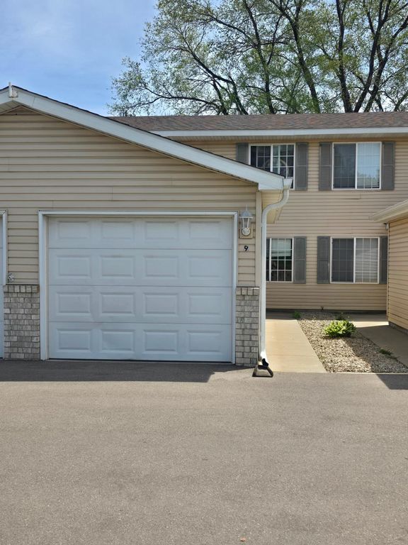 915 7th Street 9, Jordan, MN 55352 — exterior