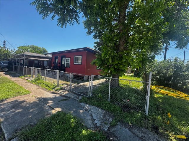 1504 Luzon Street A, Houston, TX 77009
