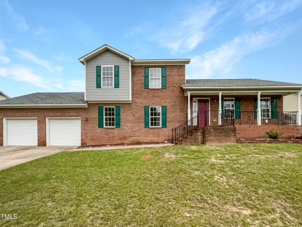 5019 Woodspring Drive, Hope Mills, NC 28348