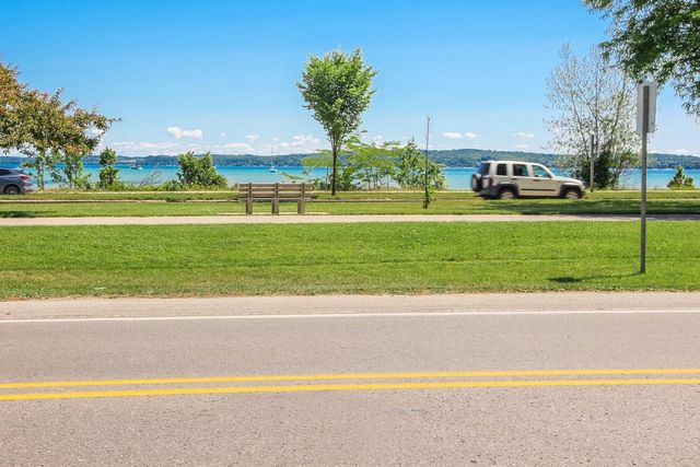 1123 Bay Street, Traverse City, MI 49684