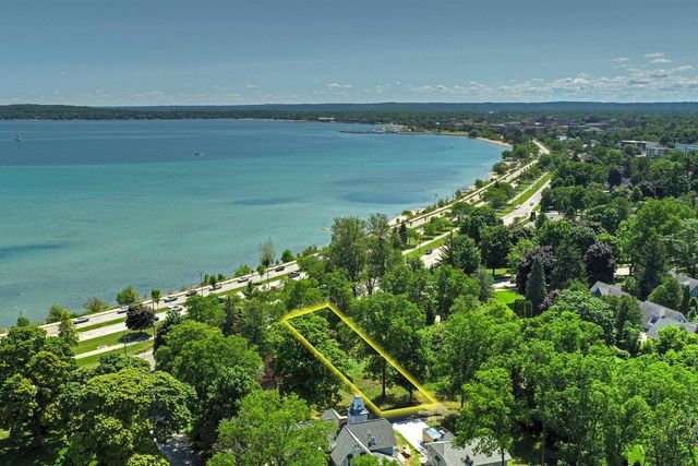 1123 Bay Street, Traverse City, MI 49684