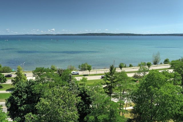 1123 Bay Street, Traverse City, MI 49684