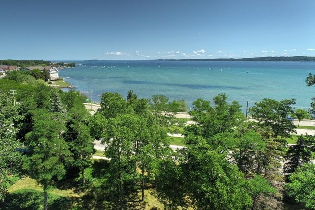 1123 Bay Street, Traverse City, MI 49684