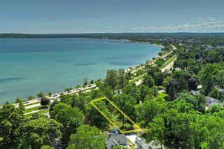 1123 Bay Street, Traverse City, MI 49684