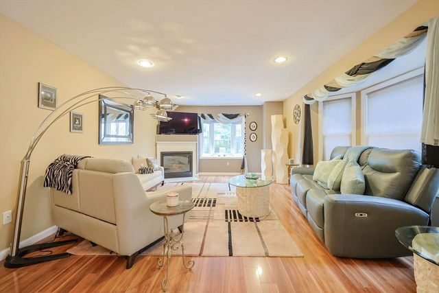 45 Half Crown Cir 45, Ashland, MA 01721