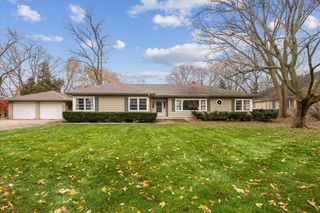 223 S Glendale Avenue, Barrington, IL 60010