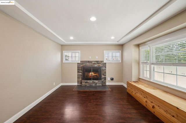 1063 32Nd St, Oakland, CA 94608