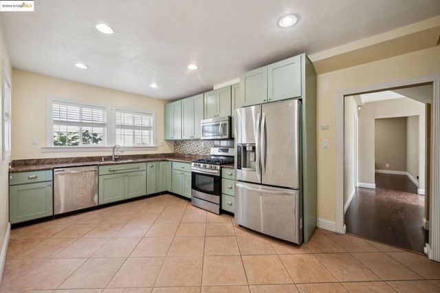 1063 32Nd St, Oakland, CA 94608