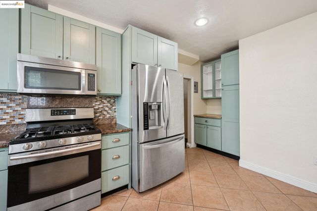 1063 32Nd St, Oakland, CA 94608