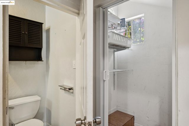 1063 32Nd St, Oakland, CA 94608