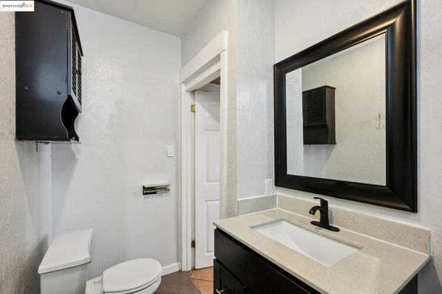 1063 32Nd St, Oakland, CA 94608