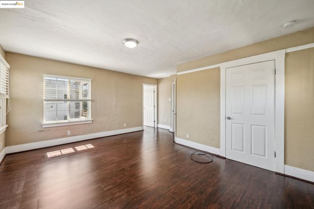 1063 32Nd St, Oakland, CA 94608