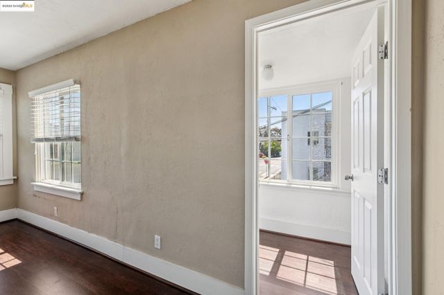 1063 32Nd St, Oakland, CA 94608