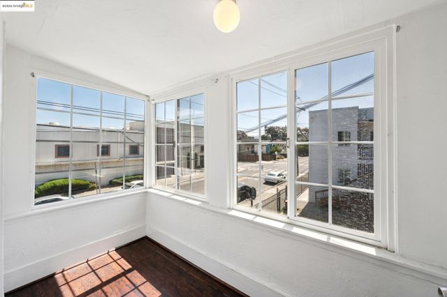1063 32Nd St, Oakland, CA 94608