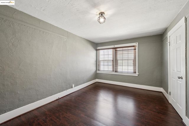 1063 32Nd St, Oakland, CA 94608
