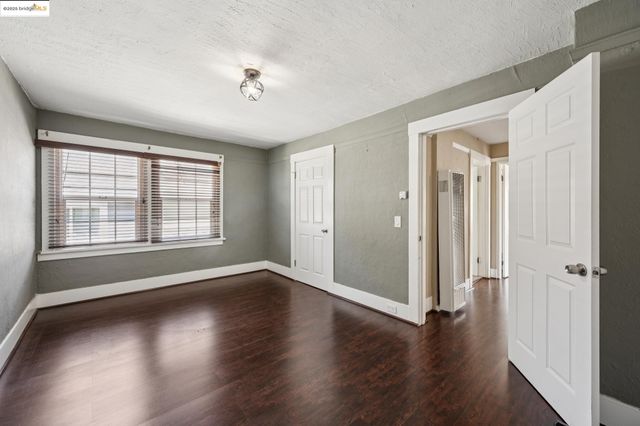 1063 32Nd St, Oakland, CA 94608