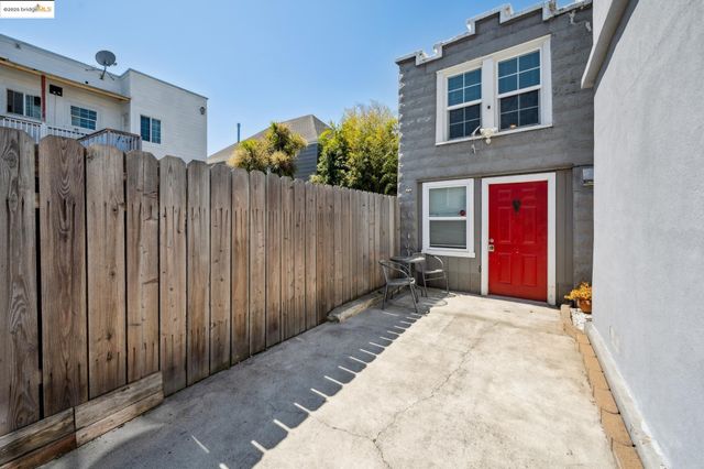 1063 32Nd St, Oakland, CA 94608