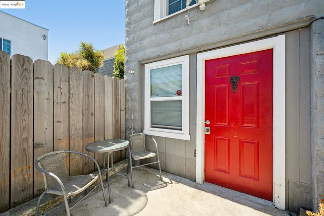 1063 32Nd St, Oakland, CA 94608