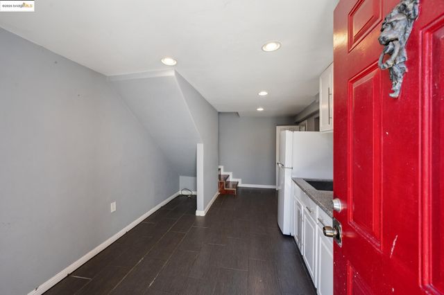 1063 32Nd St, Oakland, CA 94608