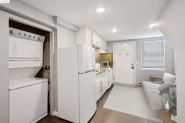 1063 32Nd St, Oakland, CA 94608