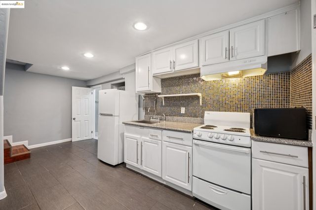 1063 32Nd St, Oakland, CA 94608