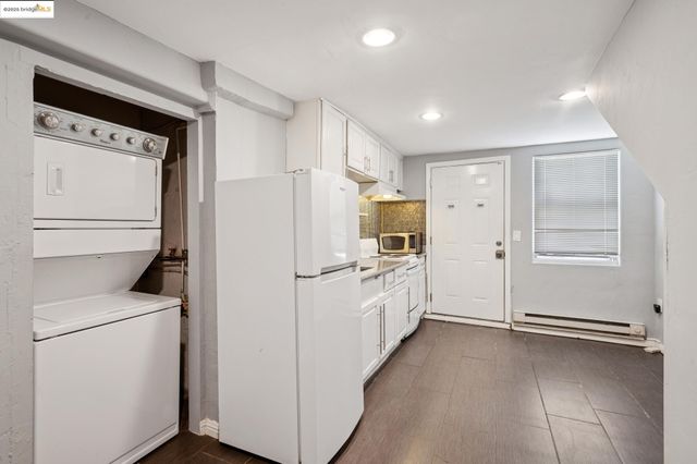 1063 32Nd St, Oakland, CA 94608