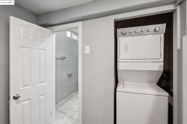 1063 32Nd St, Oakland, CA 94608