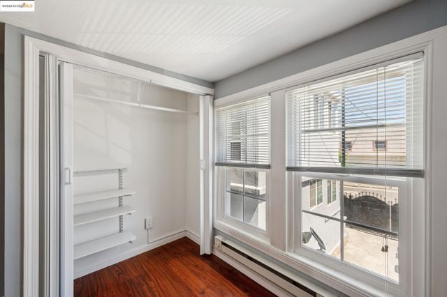 1063 32Nd St, Oakland, CA 94608