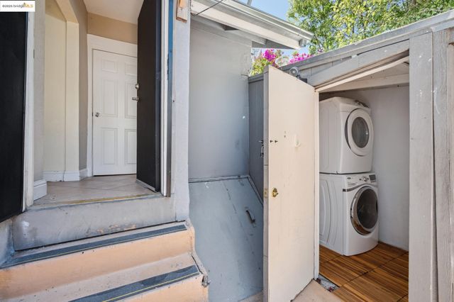 1063 32Nd St, Oakland, CA 94608