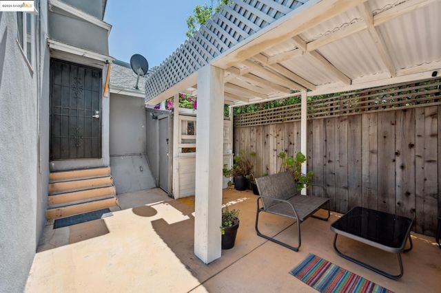 1063 32Nd St, Oakland, CA 94608