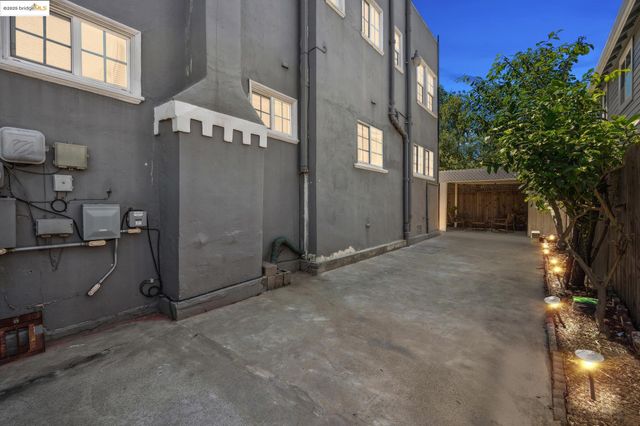 1063 32Nd St, Oakland, CA 94608