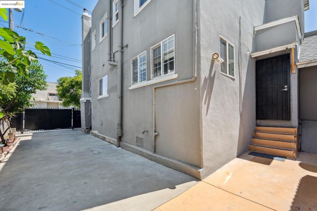 1063 32Nd St, Oakland, CA 94608