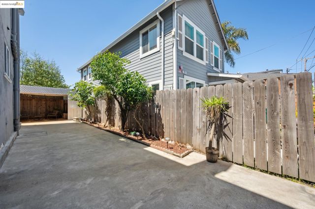 1063 32Nd St, Oakland, CA 94608