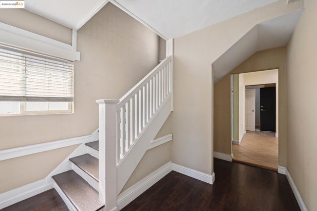 1063 32Nd St, Oakland, CA 94608
