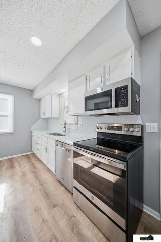 5831 Queens Drive, Lincoln, NE 68516