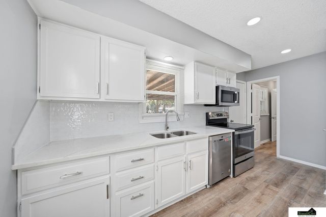 5831 Queens Drive, Lincoln, NE 68516