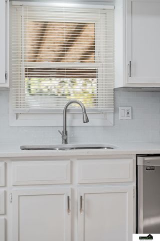 5831 Queens Drive, Lincoln, NE 68516