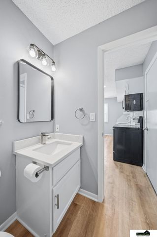 5831 Queens Drive, Lincoln, NE 68516