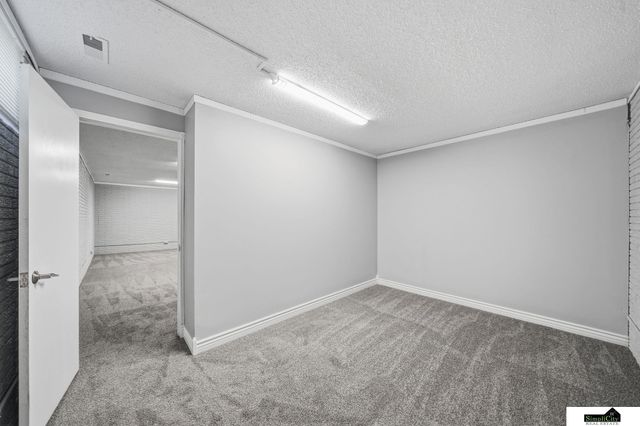 5831 Queens Drive, Lincoln, NE 68516