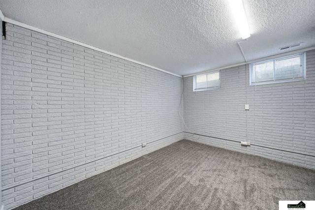 5831 Queens Drive, Lincoln, NE 68516