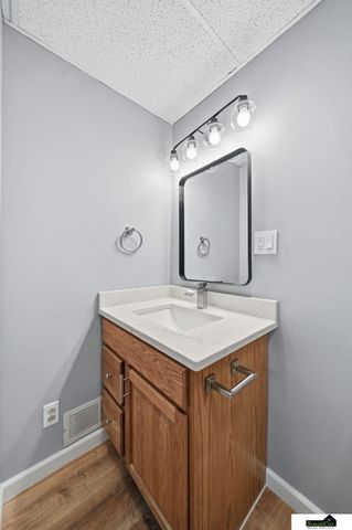 5831 Queens Drive, Lincoln, NE 68516