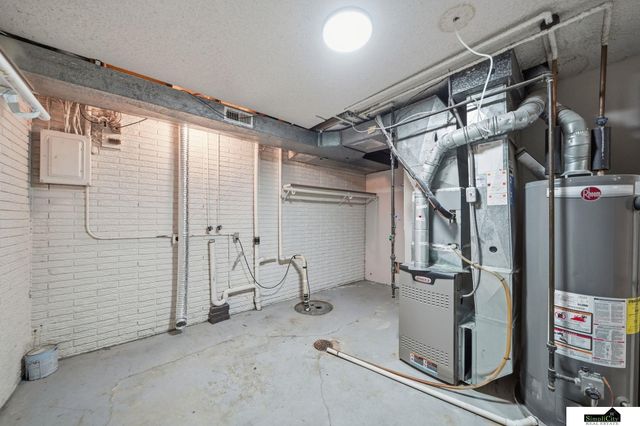 5831 Queens Drive, Lincoln, NE 68516