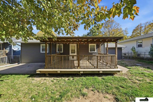 5831 Queens Drive, Lincoln, NE 68516