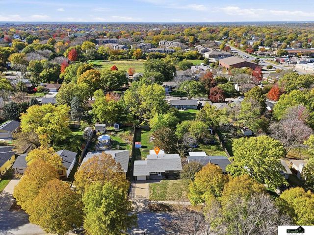 5831 Queens Drive, Lincoln, NE 68516