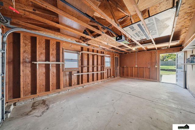 5831 Queens Drive, Lincoln, NE 68516