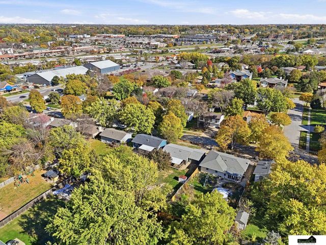 5831 Queens Drive, Lincoln, NE 68516