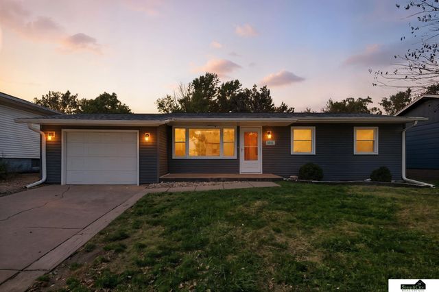 5831 Queens Drive, Lincoln, NE 68516